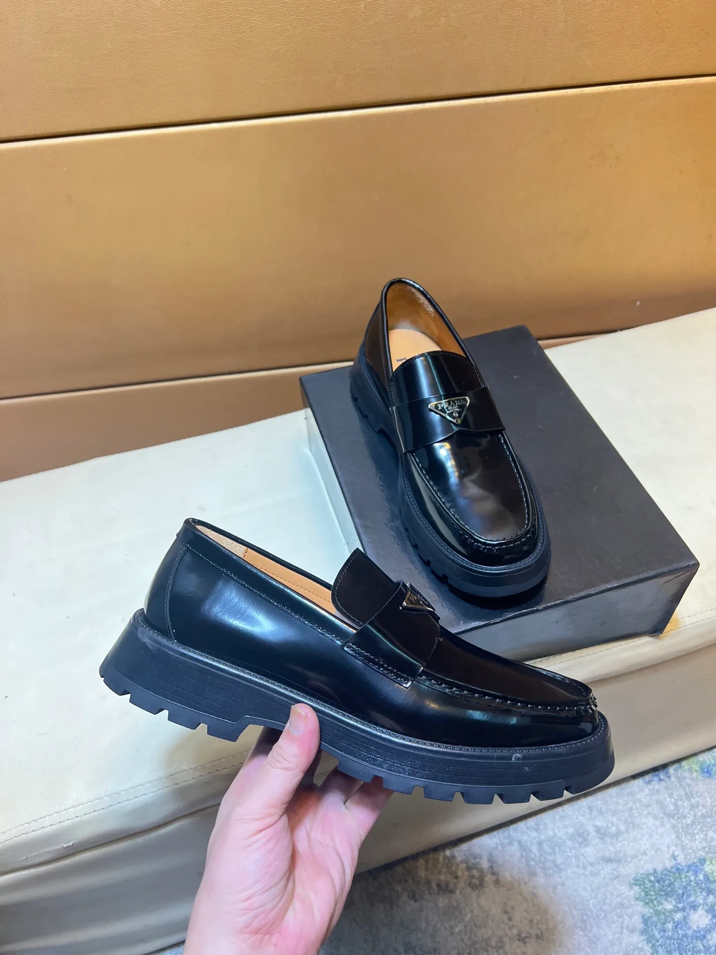 pp440💰👑👑👑 PRADA·PRADA Niuli·Exclusive first launch·～Unique modern style sneakers. Counter purchasing 🏃casual leather shoes😍😍 original shiny leather imported from Italy (refuses to discolor and rub feet) soles: original soles specially provided by the original factory, super cool 😍 lace up and walk with wind 👍 style design ⚠️ super comfortable, wear-resistant and non-slip original soles. Just like shooting the real thing🎬The real thing is better. Suitable for outdoor and driving👍Perfect high-quality sneakers, men's shoe size: 38-44